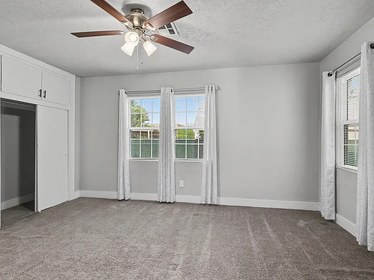 537 SW 46th St — Photo 18