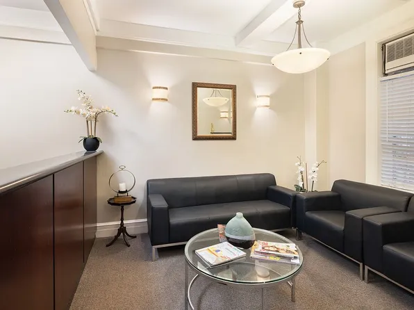 895 Park Ave #1B, New York, NY 10075