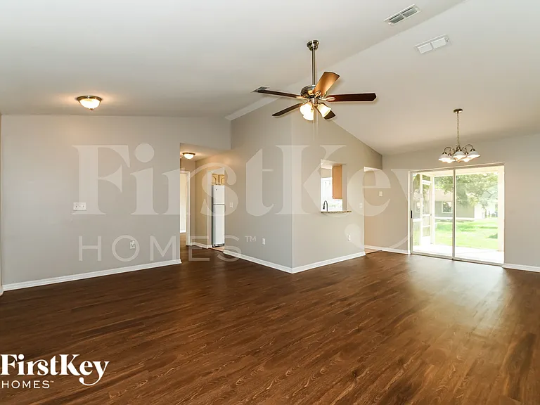 18557 Wisteria Rd — Photo 2