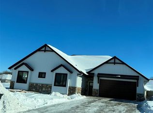 109 Dancing Waters Cir, Mankato, MN 56001