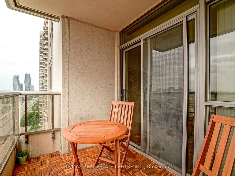 310 Burnhamthorpe Rd W #1704 — Photo 34