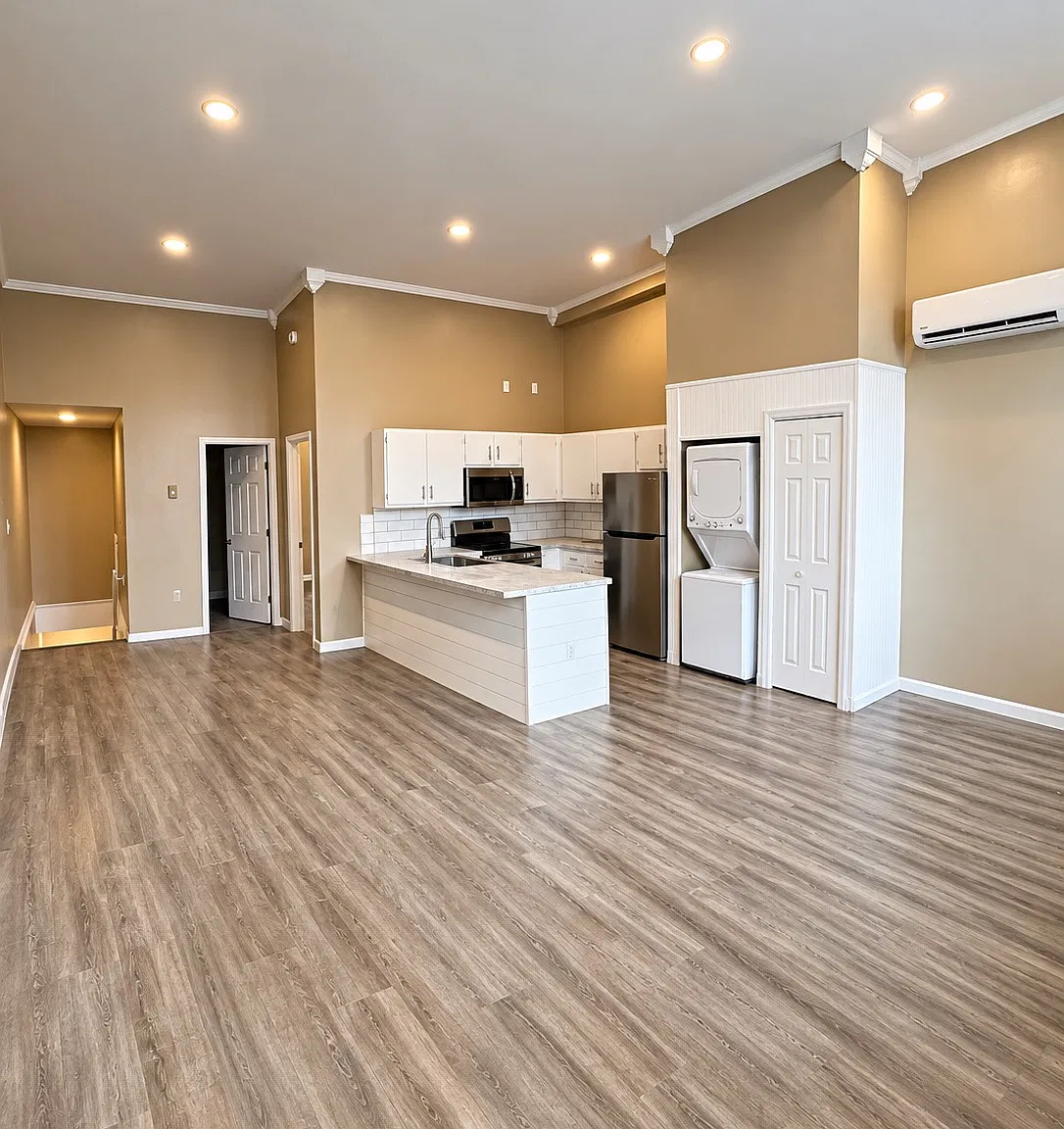 1 bed, 1000 sqft, $1,600 — Photo 1