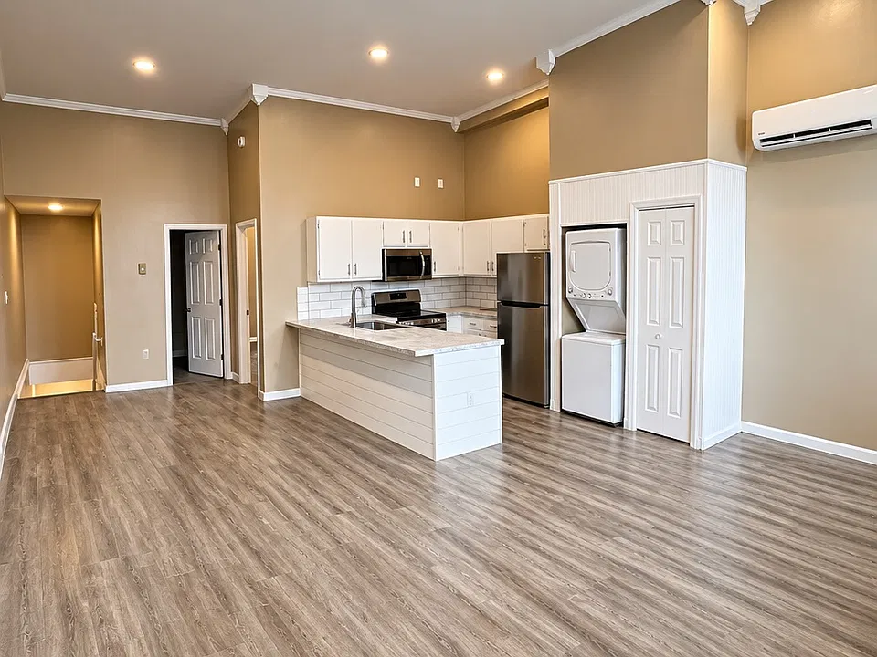 39 W Main St #A