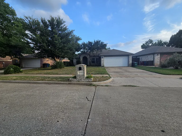 3304 Sparta Dr — Photo 2
