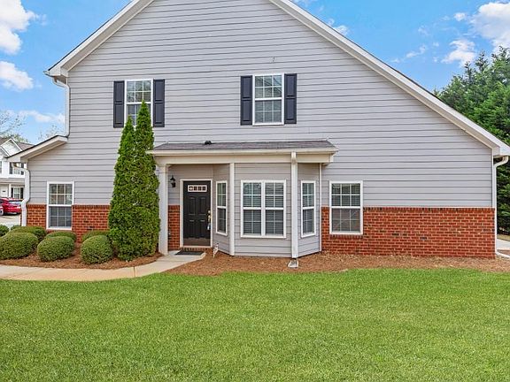3rd image of 2334 Suwanee Pointe Dr