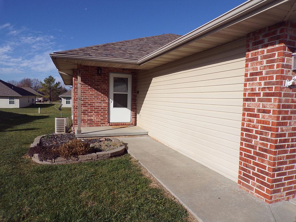 2nd image of 1127 N Northwood Avenue