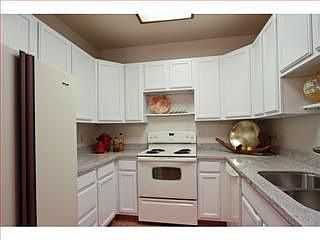 3rd image of 435 College Ave