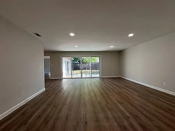 3 bed, 1786 sqft, $2,450 — Photo 3