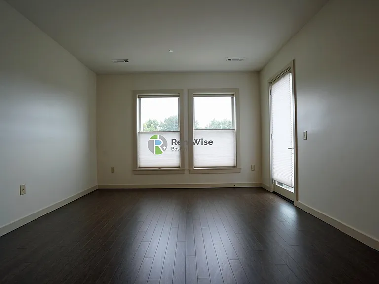 400 Langley Rd #301 — Photo 6