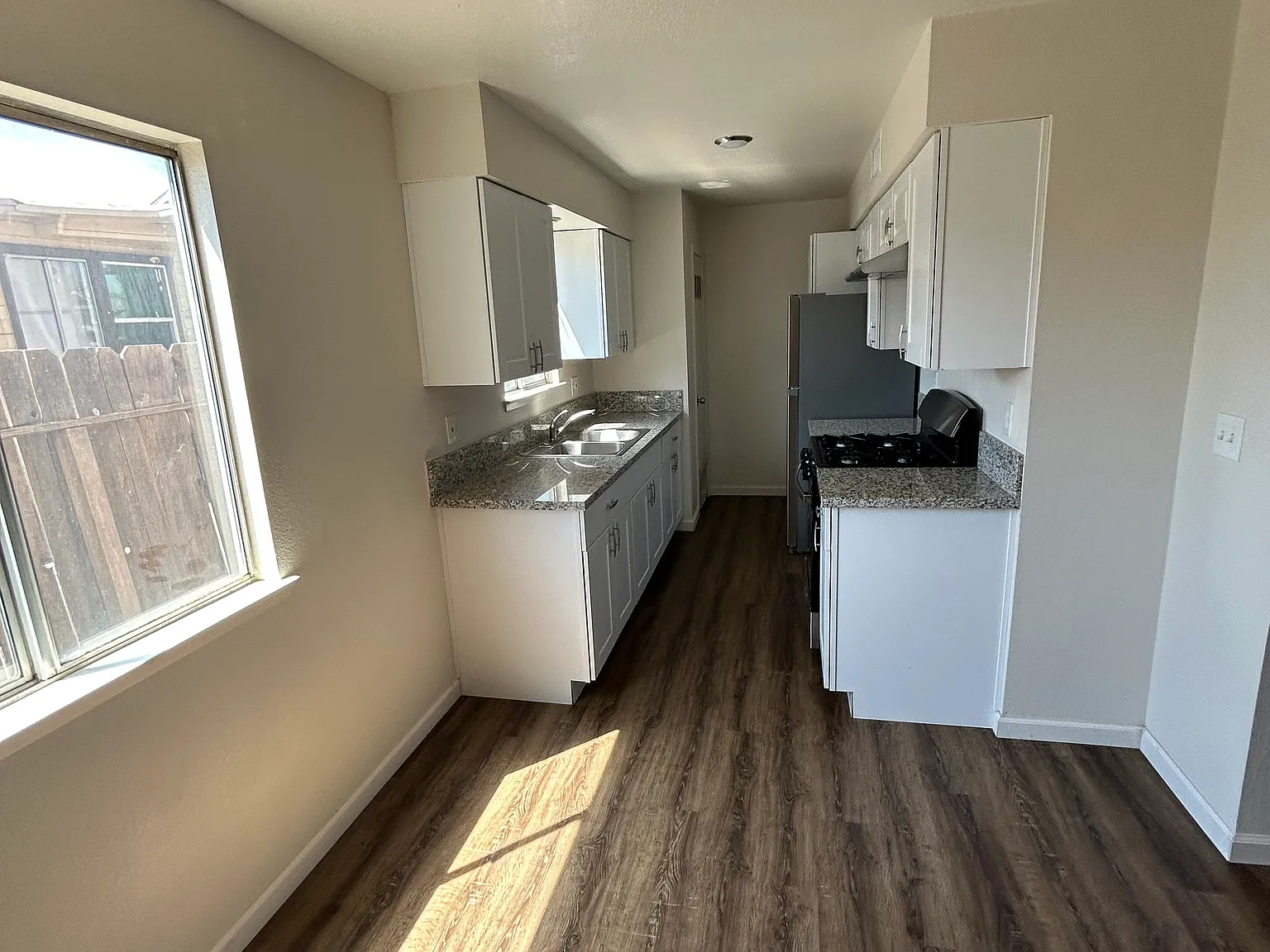 3 bed, 1.0 bath, 900 sqft, $1,495 — Photo 2