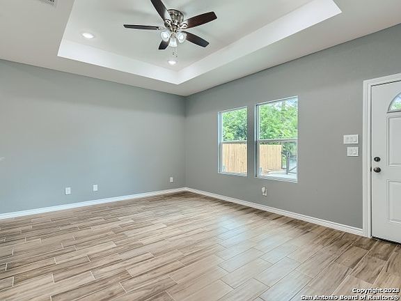 5th image of 303 CARLISLE AVE