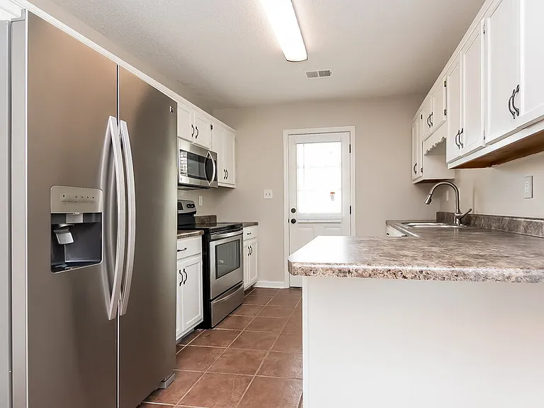 1886 Towson Ln — Photo 4