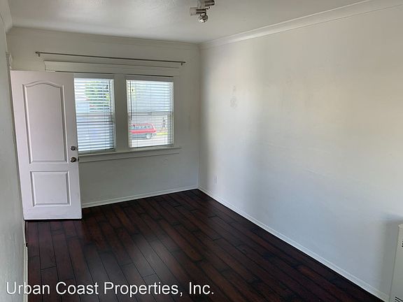 3rd image of 3022 Cedar St