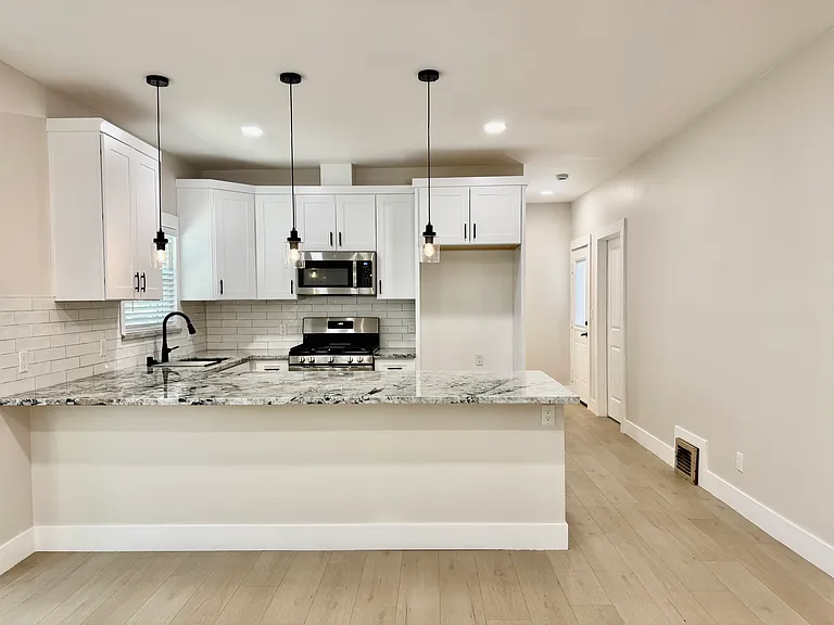 2411 E St — Photo 6