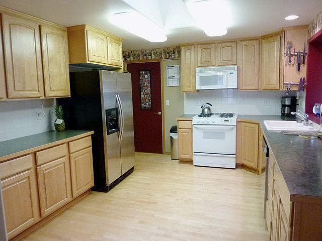 2nd image of 7130 Cavalier Loop SW