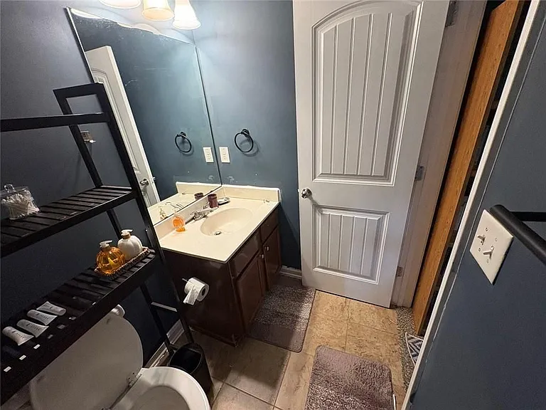 180 Village Green Ct #B — Photo 10