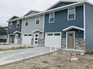 900 Eisenhower Rd UNIT 1-2-3, Hiawatha, IA 52233