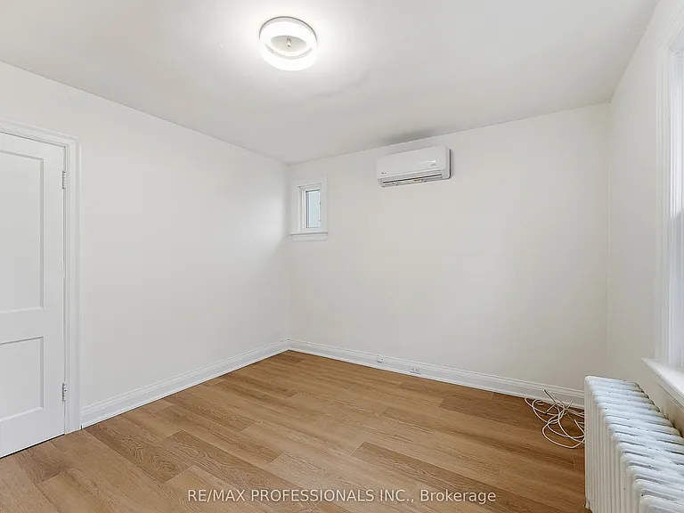 308 Jane St #UPPER — Photo 25