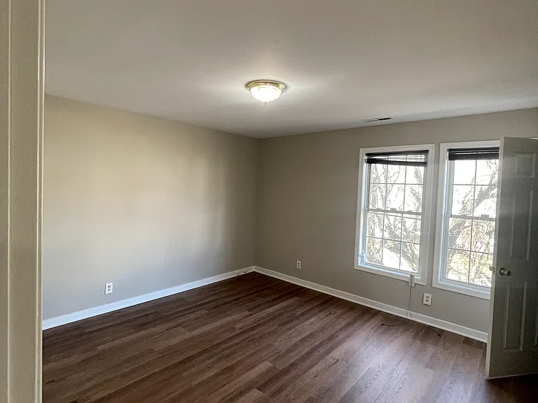 1910 Porter St — Photo 5