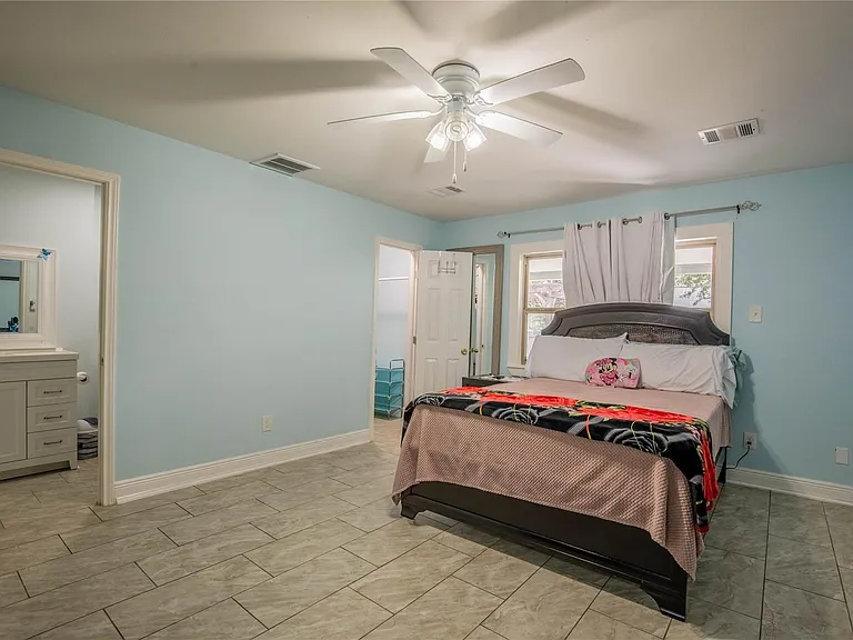 5611 Long Creek Ln — Photo 9