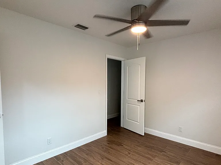 3911 W Rogers Ave — Photo 10
