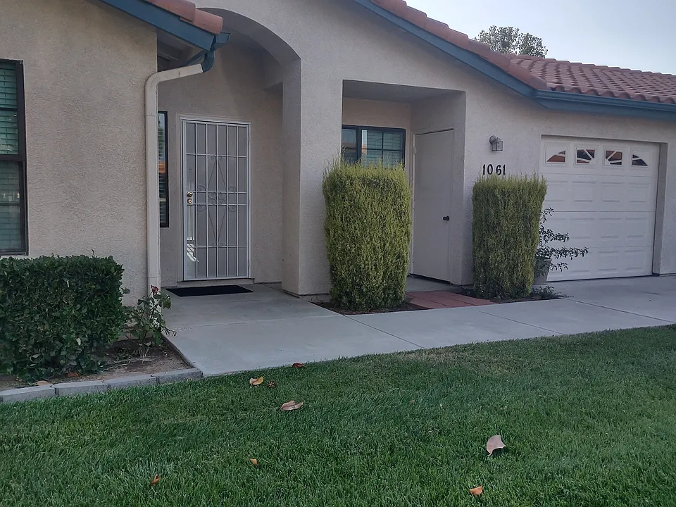1061 Mountain View Dr