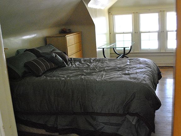 3rd image of 1249 Glenn Ave