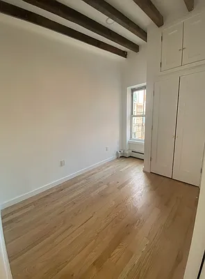 Rented by Current Real Estate Advisors | media 12