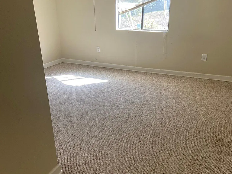 1306 Berlin St — Photo 9