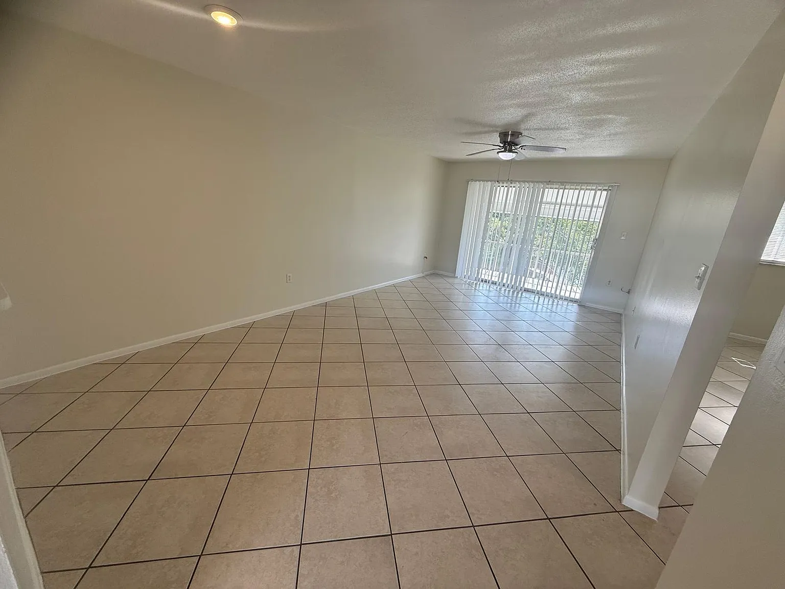 809 W Lancaster Rd — Photo 3