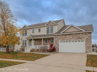 215 Saint Andrews Dr, Dekalb, IL 60115