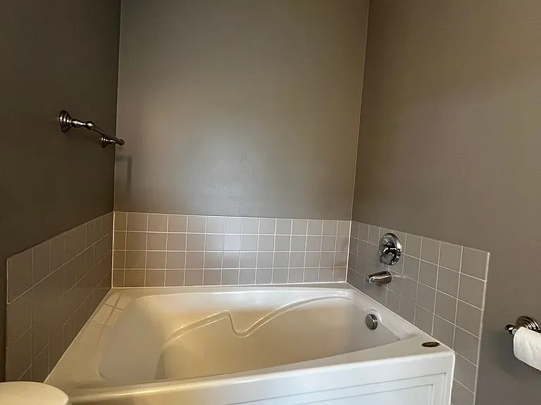 435 Vanderbuilt St — Photo 25