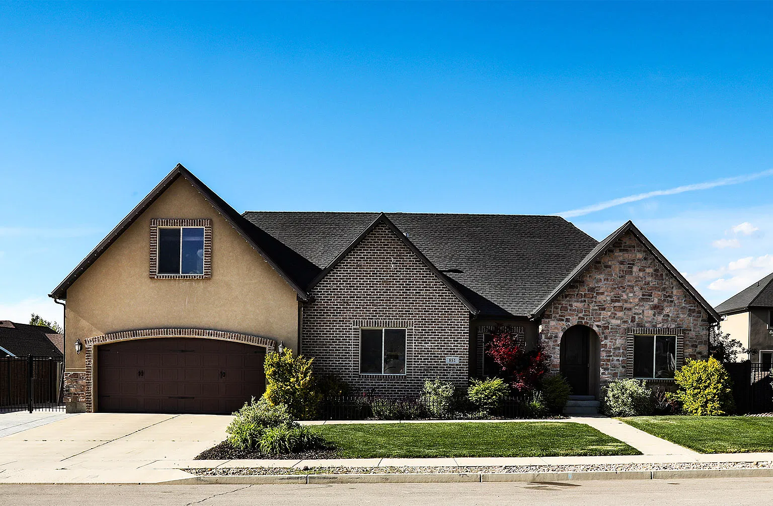 6 bed, 4521 sqft, $3,800 — Photo 1