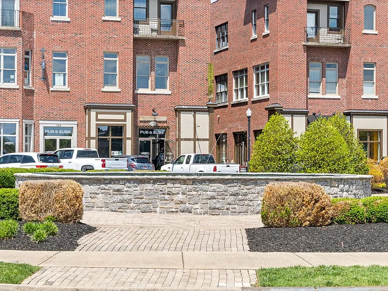 428 Centre St — Photo 30