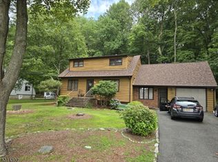 24 Fawn Lake Rd, Stockholm, NJ 07460