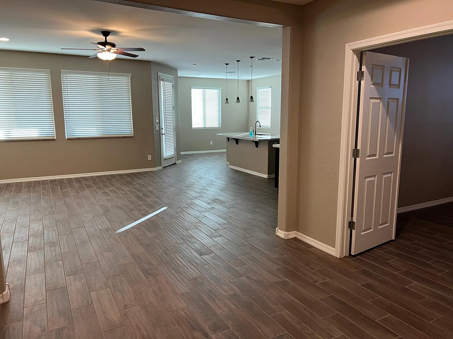 4 bed, 2525 sqft, $2,500 — Photo 2