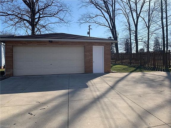 3rd image of 6311 Theota Ave