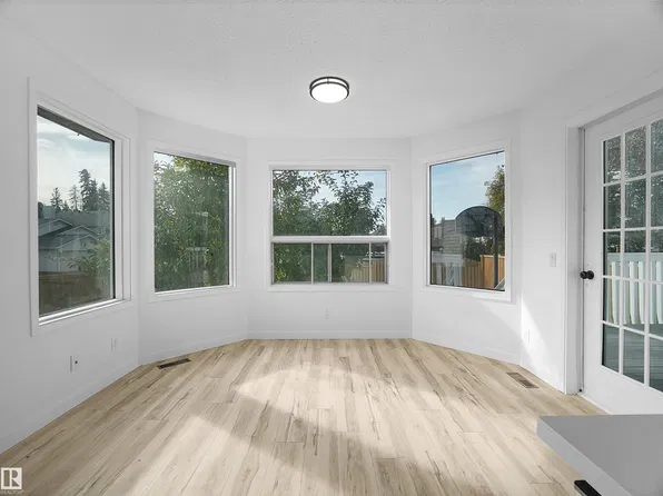 4103 28th Ave NW, Edmonton, AB T6L 4H2