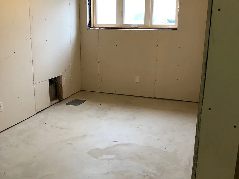 8439 Willoughby Dr W — Photo 12