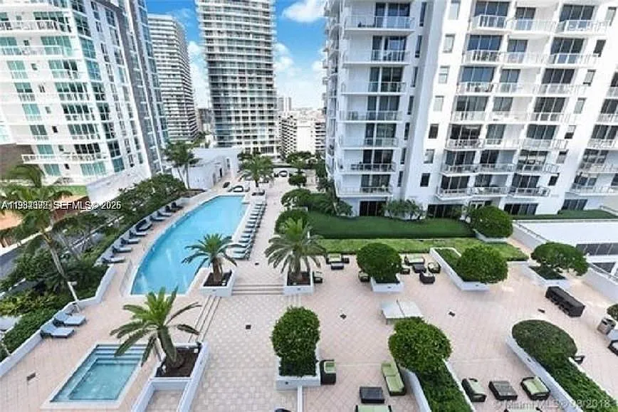 Building Photo - 1050 Brickell Ave #3122