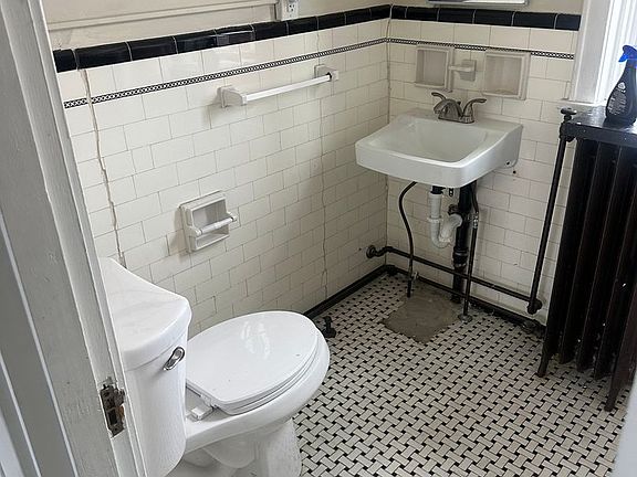 3rd image of 104 Brownsville Rd