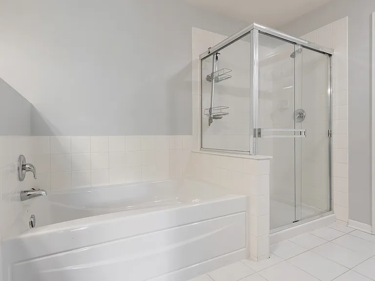 1022 Ravendale Ct — Photo 17