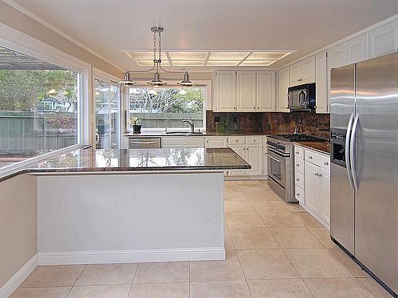 5th image of 1500 Parkwood Dr