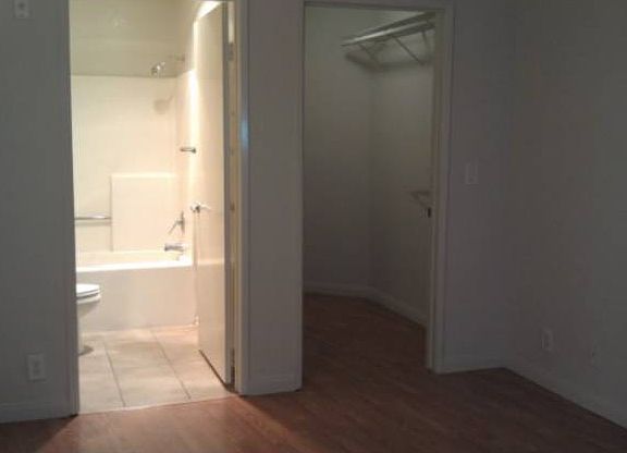Masterbath  Walkin Closet