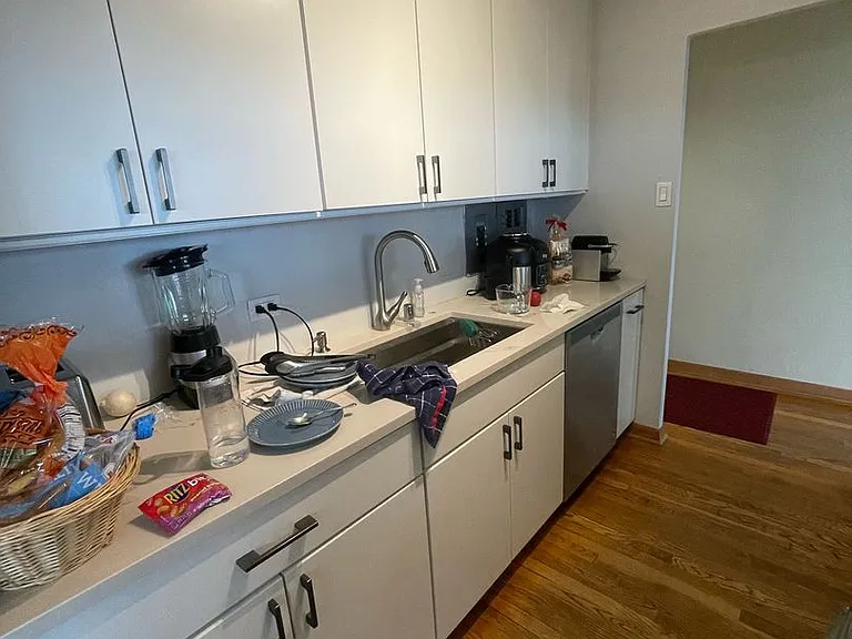 4180 Marine Terrace Apartments — Photo 215