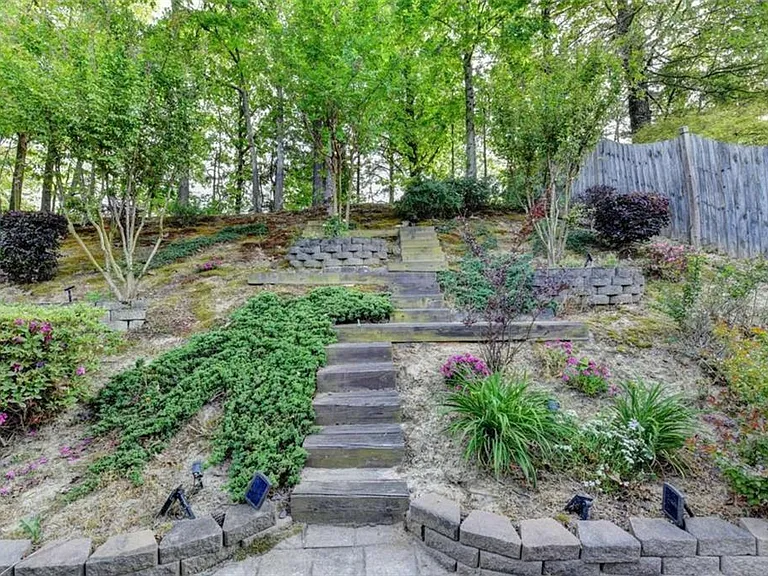 2130 Line Dr — Photo 23