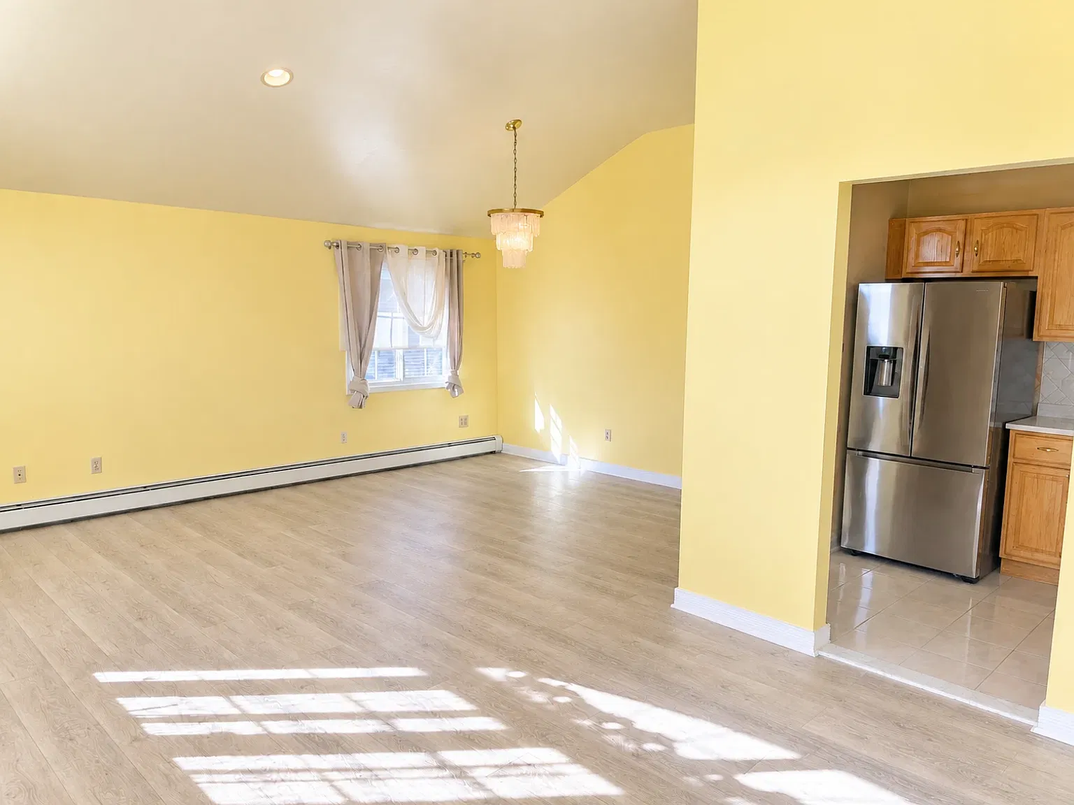 3 bed, 2050 sqft, $3,200 — Photo 3