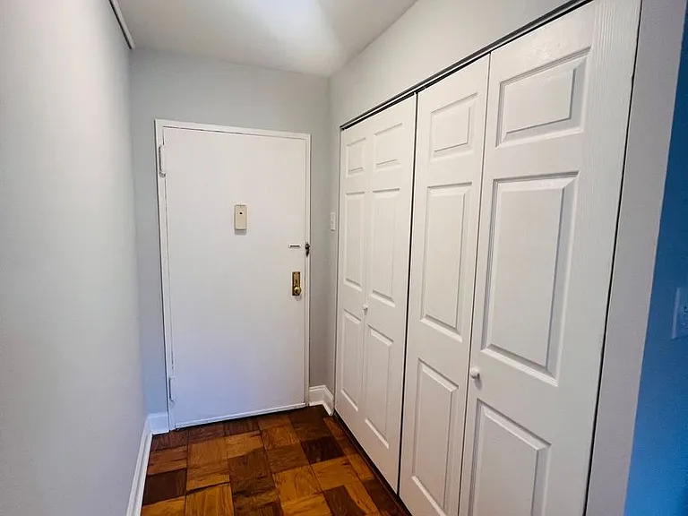25 Washington Ave — Photo 19
