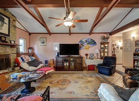 5th image of 2404 Granberry Dr