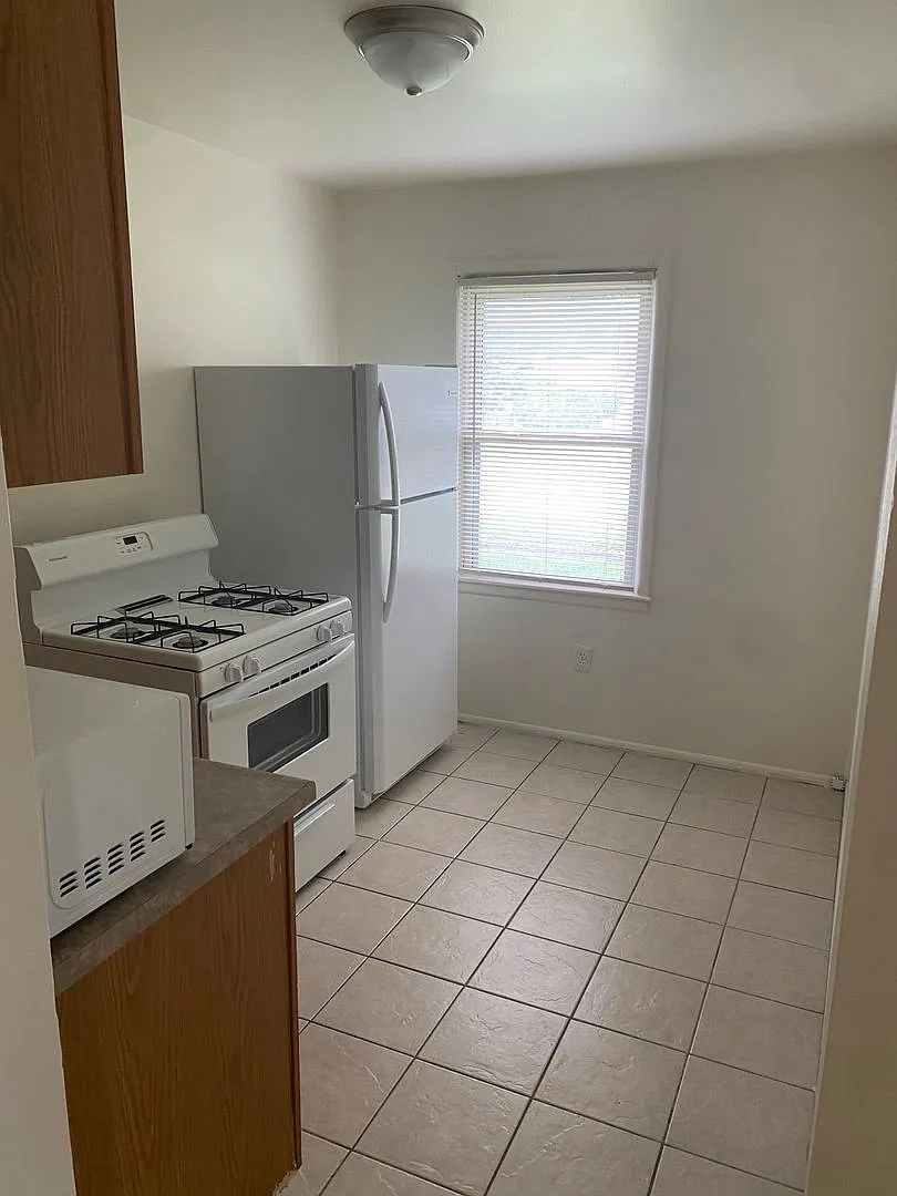 Airport Apartments (DCP Venture 3 LLC) — Photo 2